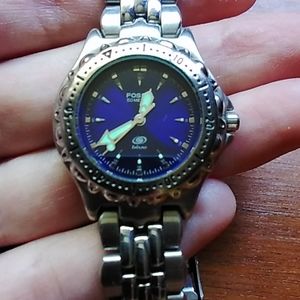 Fossil watch with blue face and extra links.